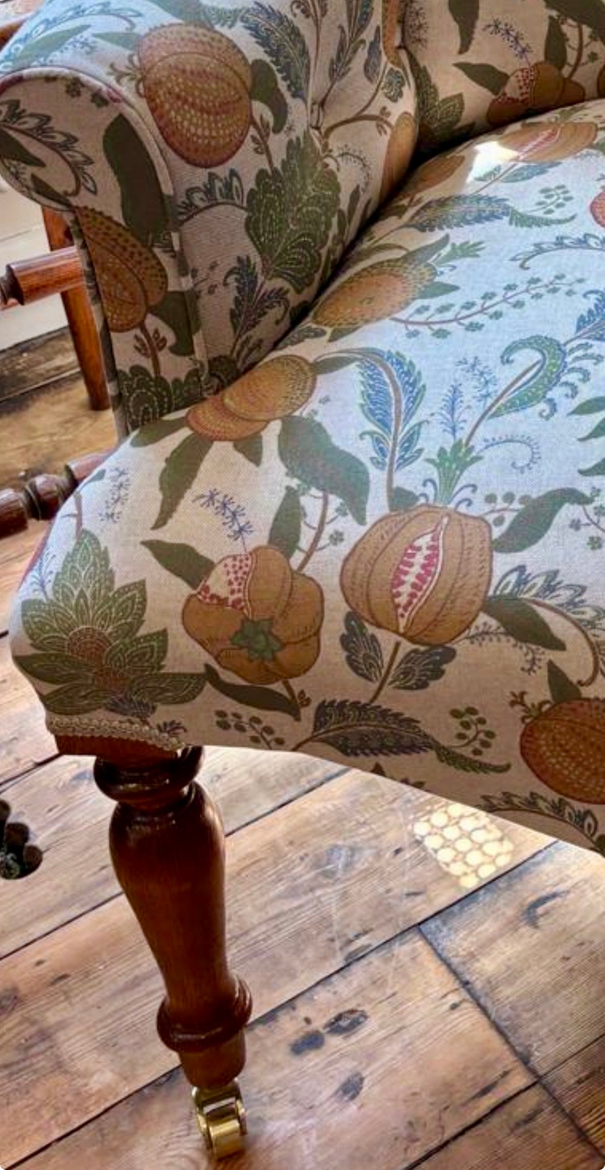 Fruit leaves Armchair- William Morris